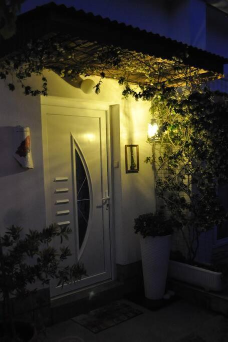 BanjolLittle House Kucica别墅 外观 照片